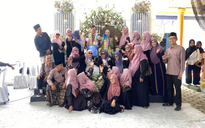 MTs Darun Najah Hadiri Resepsi Pernikahan Ustadz Achmad Sandi Mustofa