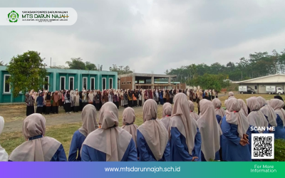 Khidmat, MTs Darun Najah Petahunan Sumbersuko Gelar Upacara HUT RI ke-81