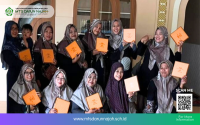 Hangatnya Silaturrahim Idul Fitri, Guru MTs Darun Najah Sowan ke Pengasuh