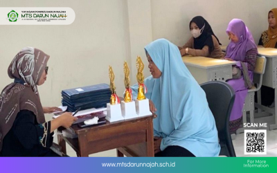 MTs Darun Najah Bagikan Rapor Semester Genap Tahun Pelajaran 2025/2026