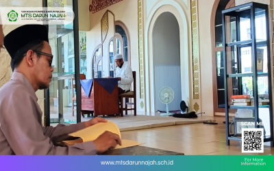 Guru MTs Darun Najah Ikuti Ngaji Kitab Sullam At-Taufiq kepada Pengasuh