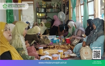MTs Darun Najah Gelar Halalbihalal di Kediaman Waka Kurikulum