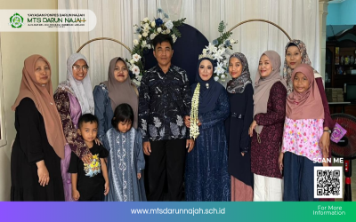 Guru MTs Darun Najah Hadiri Resepsi Pernikahan Ustadzah Diah Retno Purwaningrum